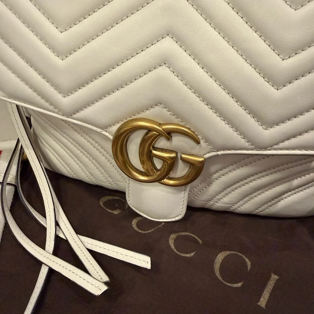 Gucci Cream Quilted Crossbody Bag with Gold Accents - Picture 7 of 13